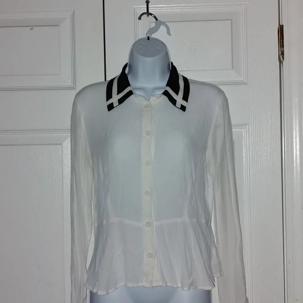 Forever 21 Exclusive white black button down blouse Sz M